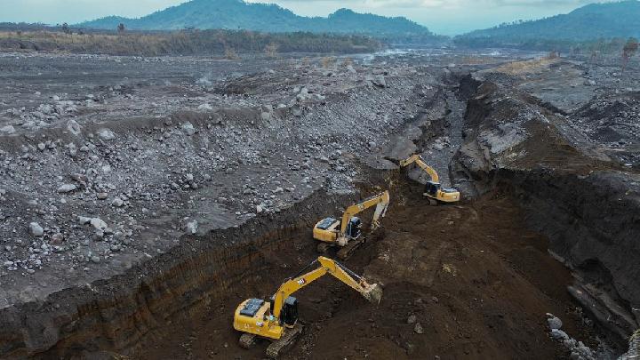BMKG Warns Prolonged Rain Could Trigger Mount Semeru Mudflows