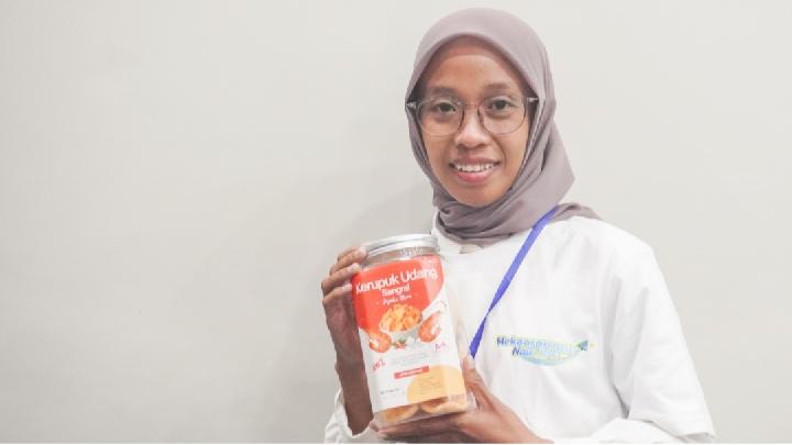 Imroatus Sofiyah’ın Karides Kraker İşi, PNM Mekaarpreneur Programı Sayesinde Yükseliyor