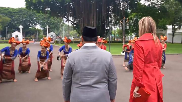 Kraliçe Maxima, Saray’da Indang Dance tarafından karşılandı