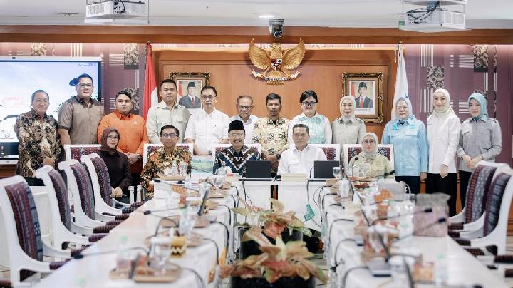 Sosyal İşler Bakanlığı, Güney Sumatra DPRD’yi Doğru DTSEN’i Gerçekleştirmeye Davet Ediyor