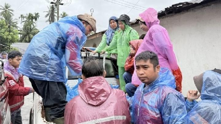 Sosyal İşler Bakanlığı Sumatra’daki Çeşitli Sel Bölgelerine Yardım Gönderdi