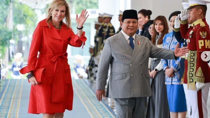 Ratu Maxima Pakai Trench Coat Warna Terakota saat Bertemu Presiden Prabowo