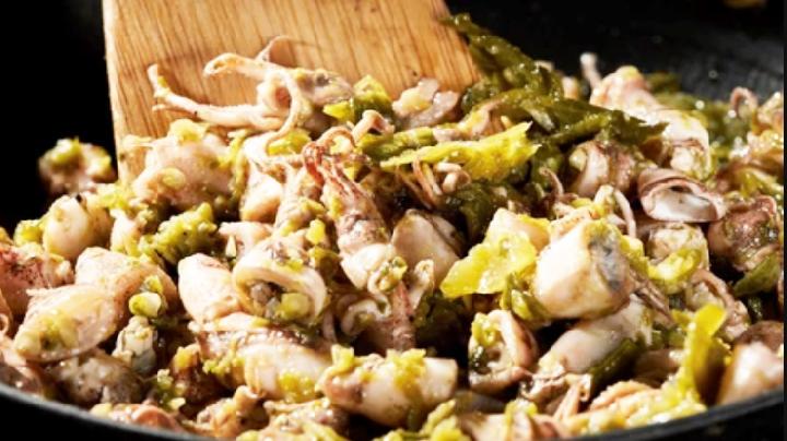 Aneka Camilan Mercon dengan Aroma Pedas dan Gurih yang Nagih