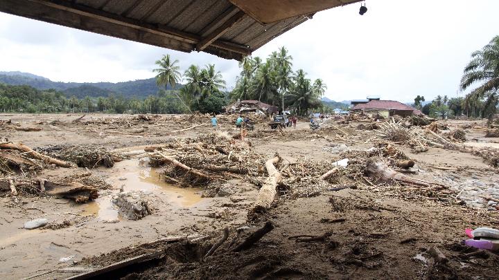 Sibolga Belediye Başkanı İletişimi Kestikten Sonra Geri Döndü, Bütün Gece Felaketin Ortasında Yürüdü