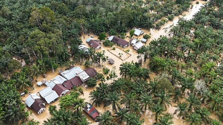 Hükümet Sumatra Selleriyle Mücadele İçin 11 Helikopter Gönderdi