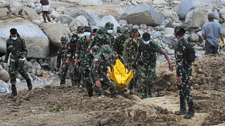 BNPB: Sumatra Sel Felaketinde 743 Kişi Öldü