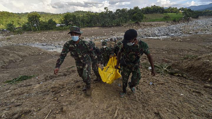 Sumatra’daki selde ölenlerin sayısı bine yakın