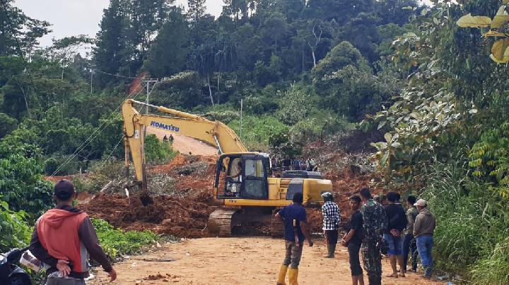 BNPB: Sumatra’daki sel nedeniyle Aceh Eyaletindeki neredeyse tüm ana yollar tamamen kesildi