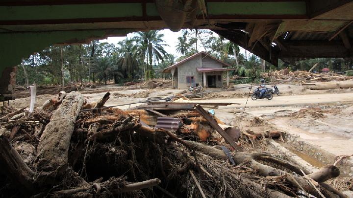 İrwandi Feribotu, Sumatra Sel Mağdurlarından 24 Saatte 10 Milyar IDR Bağış Topladı