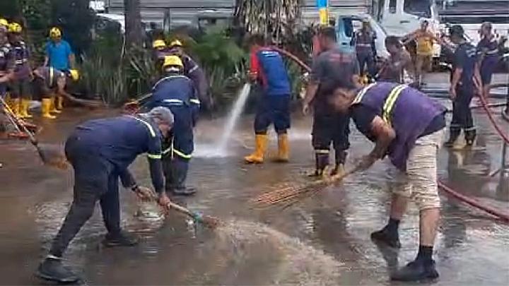 Perumdam TKR Kabupaten Tangerang Sigap Tangani Kebocoran Pipa di Karawaci