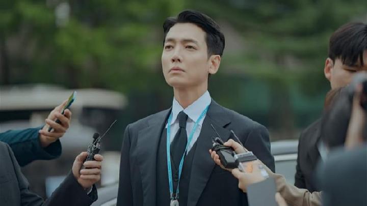 Jung Kyung Ho Sebut SNSD Idol Favorit di Pro Bono, Joget Ikoniknya Viral