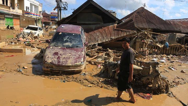 Fact Check: Claims of Bodies in Cars After Aceh Floods Are False