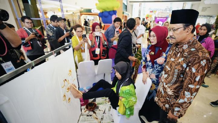 Gus Ipul Engelli İnsanların Çalışmasını ve Dayanıklılığını Takdir Ediyor