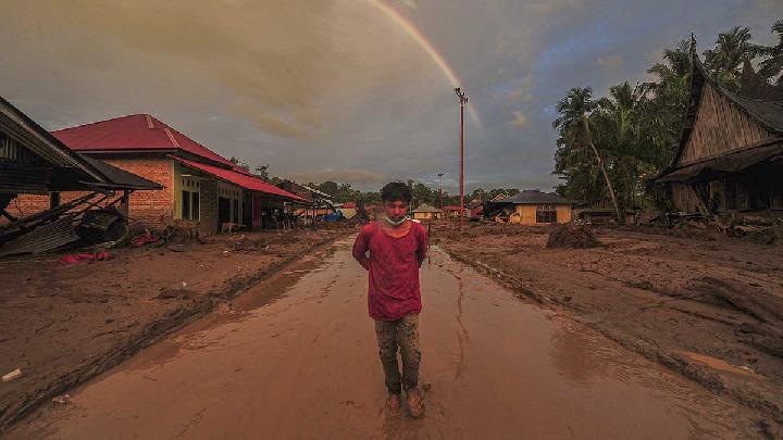 Laboratuvarlar ve kütüphaneler Sumatra felaket çamuruna battı