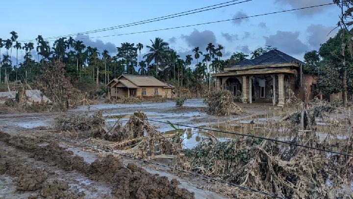 Local Governments Overwhelmed in the Wake of the Sumatra Floods