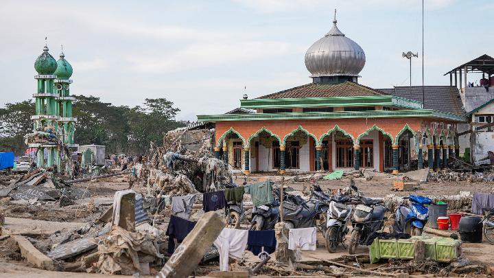 Sumatra Floods: Death Toll Rises to 940, Majority of Victims in Aceh
