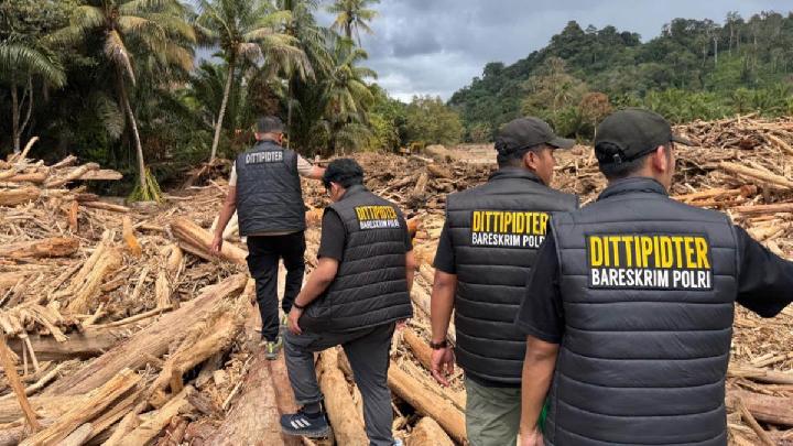 Sipirok Tapanuli Landslide Hampers Evacuations, Blocking Ambulance Access