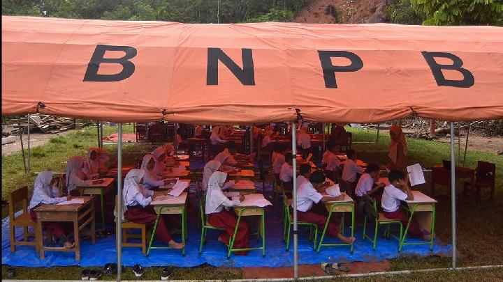 54 Sekolah Terdampak Bencana Bakal Belajar di Tenda