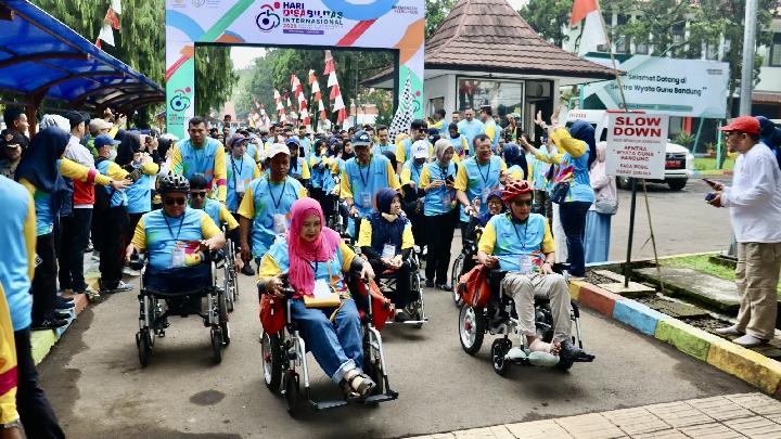 Sentra Wyata Guna Bandung, HDI 2025’i Anmak İçin Katılım Taahhüdünü Güçlendirmek İçin Eğlenceli Yürüyüş Düzenledi