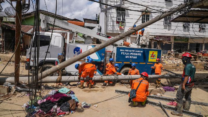 Electricity Returns to 5,961 of 6,500 Flood-Hit Villages in Aceh, ESDM Says