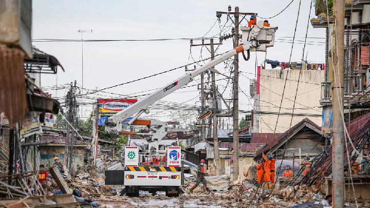 Over 1,200 Villages in Disaster-Hit Aceh Remain Without Electricity