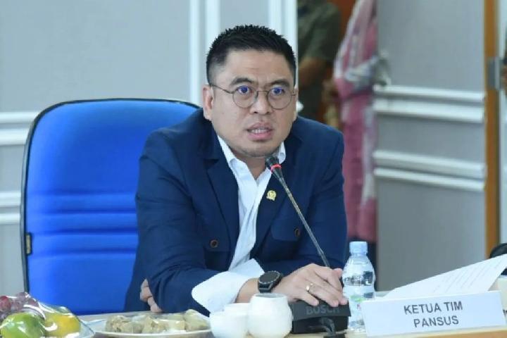 DPR üyesi Gerindra Endipat, Sumatra’ya vatandaş yardımı konusunda esprili bir konuşma yaptı: En Acehneseli gibi davranmak