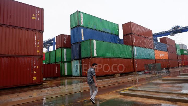 Batam Ports Flooded with 822 Containers of Illegal E-Waste