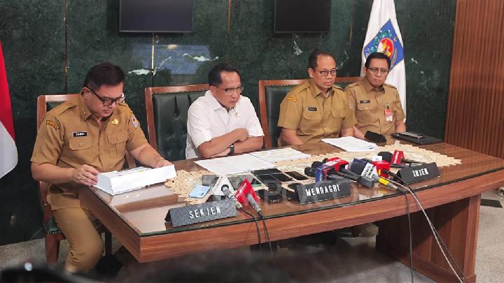 Bupati Aceh Selatan Diberhentikan Sementara Karena Umrah Tanpa Izin