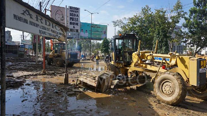 Aceh Tamiang’da Karayolları Temizlenmeye Başlıyor