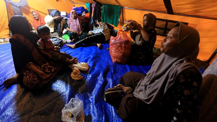 En Popüler: Sumatra Felaketi Kurbanlarının Sayısı 1.006 Kişiye Ulaşana Kadar Aktif Polis Dağıtımı