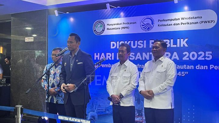 Menteri Koordinator Bidang Pembangunan Infrastruktur dan Kewilayahan Agus Harimurti Yudhoyono menghadiri seminar tentang perikanan di Kementerian KKP, 10 Desember 2025. Tempo/Nandito Putra