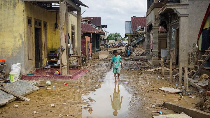 Aşağı enlemdeki Aceh Tamiang şehri hala harap durumda