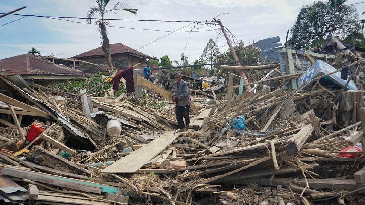Govt Builds Temporary Refugee Housing in West Sumatra