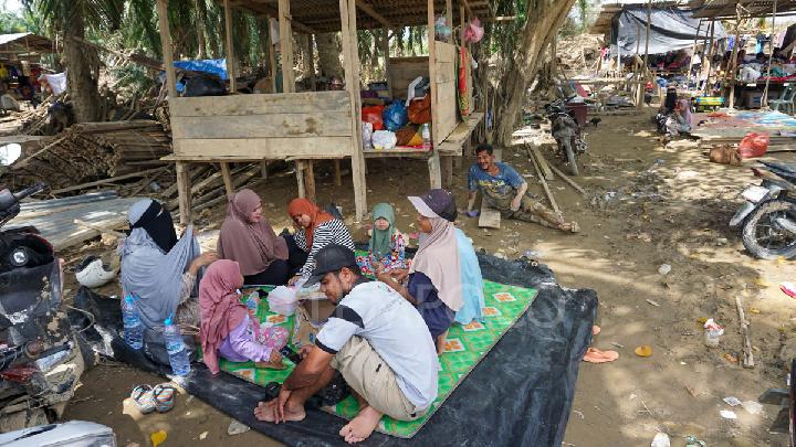 Prabowo Orders Construction of 2,000 Homes for Sumatra Disaster Victims