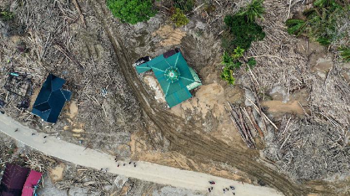 Indonesian Health Minister Explains Why Disaster Volunteers Entered Sumatra via Malaysia