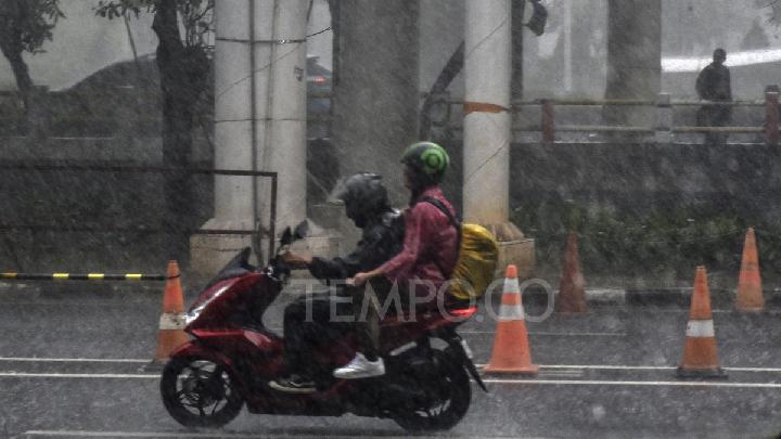 BMKG Warns of Heavy to Very Heavy Rain Across Indonesia on Friday