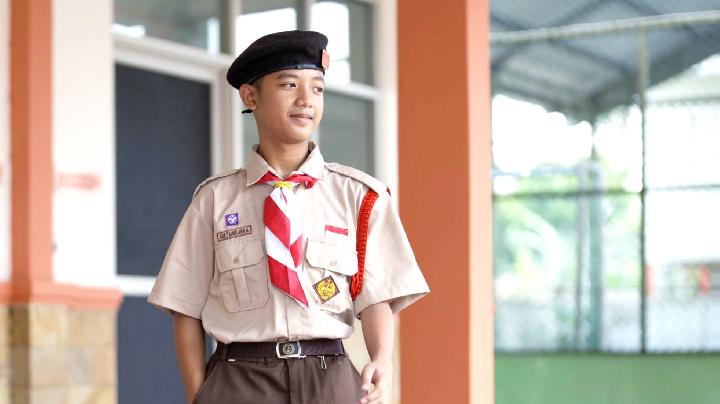 Siswa Sekolah Rakyat, Tampil Percaya Diri di Depan Seskab Teddy