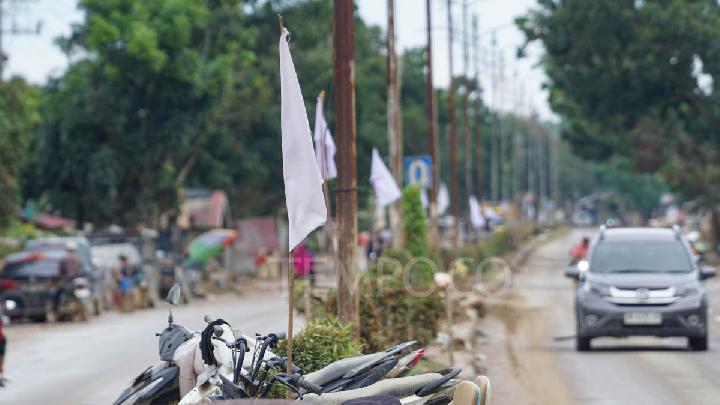 Sumatra Disaster: Aceh Residents Raise White Flags