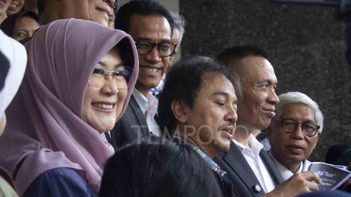 Pengacara Protes Penangkapan Roy Suryo dan Tifauzia