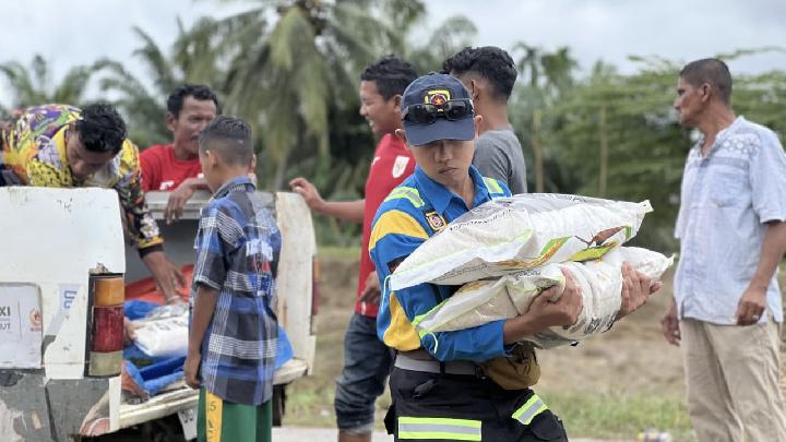 Mandiri Intiperkasa Ekibi Açe’ye Yardım Dağıttı