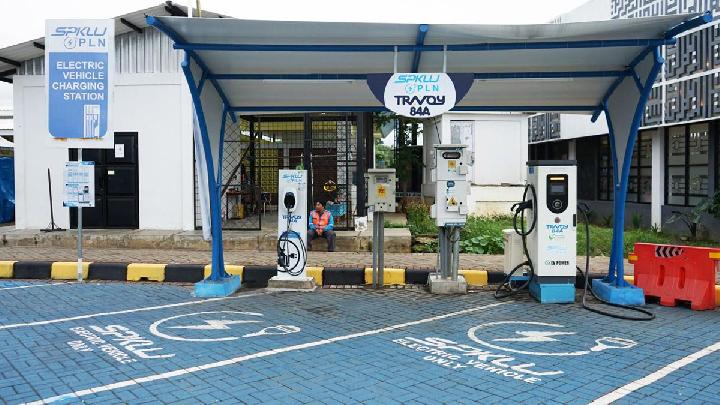 EV Industry Raises Concerns Over Charging Station Investment Rules in Indonesia