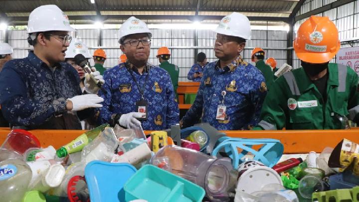 Jakarta Launches Plastic Waste Collection and Recycling Center