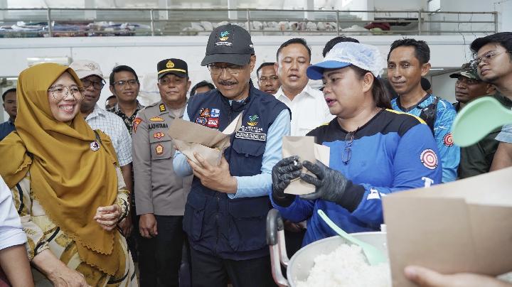 Tinjau Dapur Umum di Sibolga, Gus Ipul Pastikan Kebutuhan Penyintas Terpenuhi