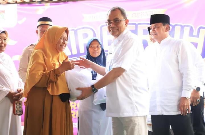 Perumdam Kabupaten Tangerang Salurkan Pipa Air Bersih Gratis