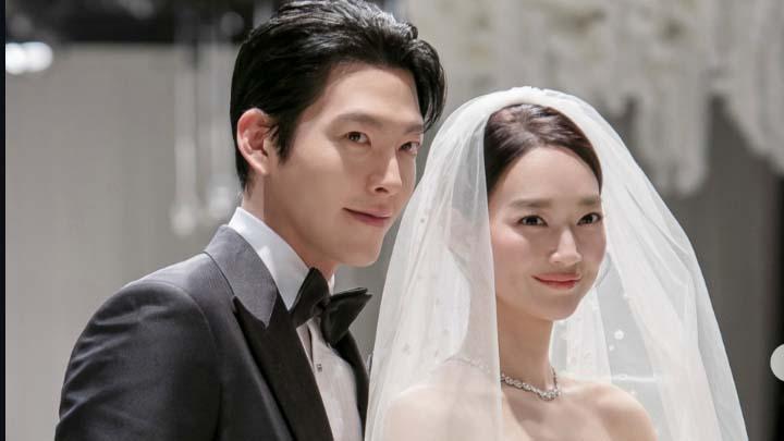 Intip Detail Makeup Pernikahan Shin Min Ah dengan Kim Woo Bin, Natural Glowing yang Elegan