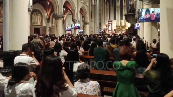 Misa Malam Natal di Gereja Katedral Dihadiri 10 Ribu Orang