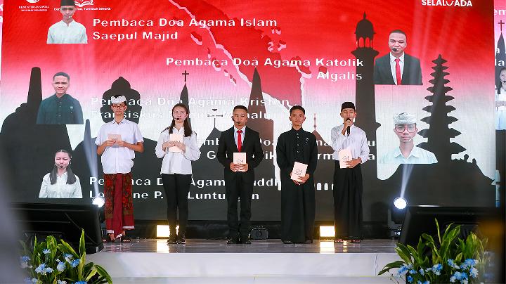 Halk Okulu Öğrencilerinin Sumatra için Dinlerarası Duası