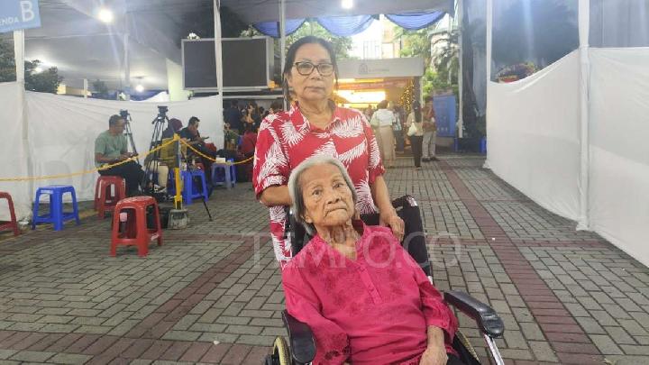 Katedral Kilisesindeki Özel Noel Ayini Hakkında Yaşlı Hikayeleri