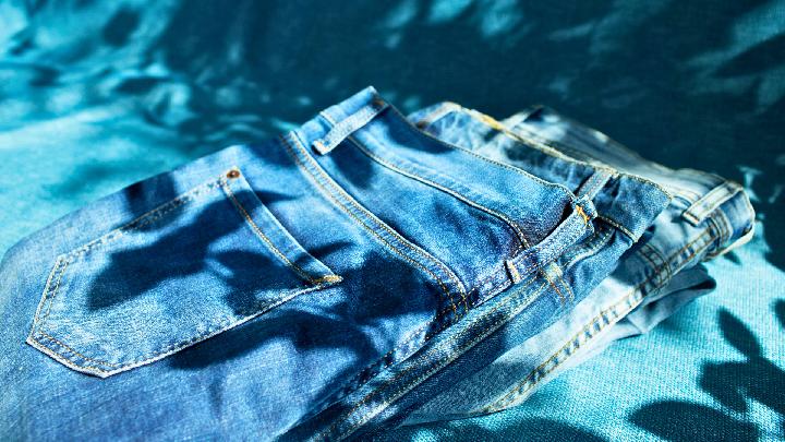 Rekomendasi Celana Denim Longgar Favorit Harian