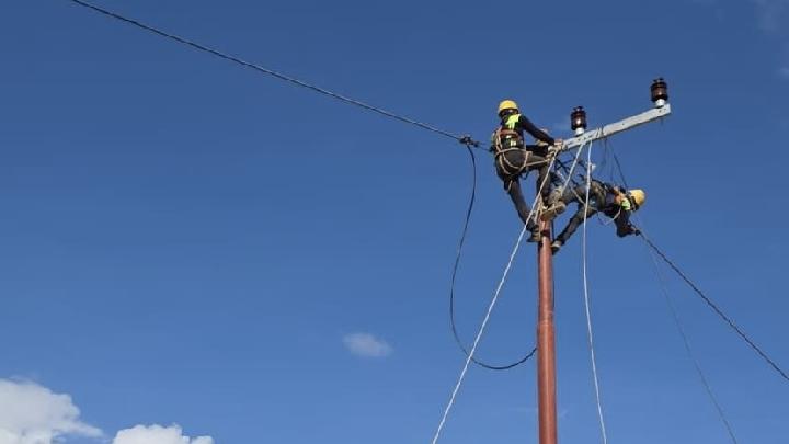 Engellenmesi zor arazi, PLN Aceh’in merkezindeki 184 köye elektriği yeniden sağlıyor